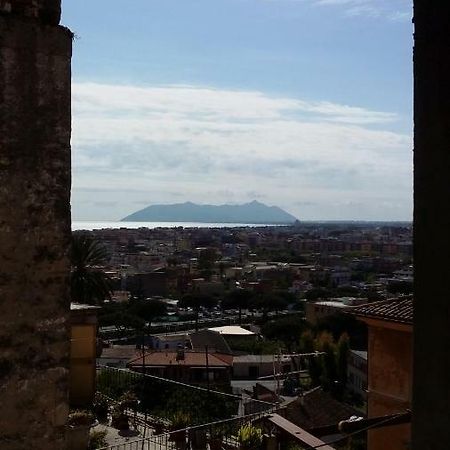 Torrione San Lorenzo Terracina Esterno foto