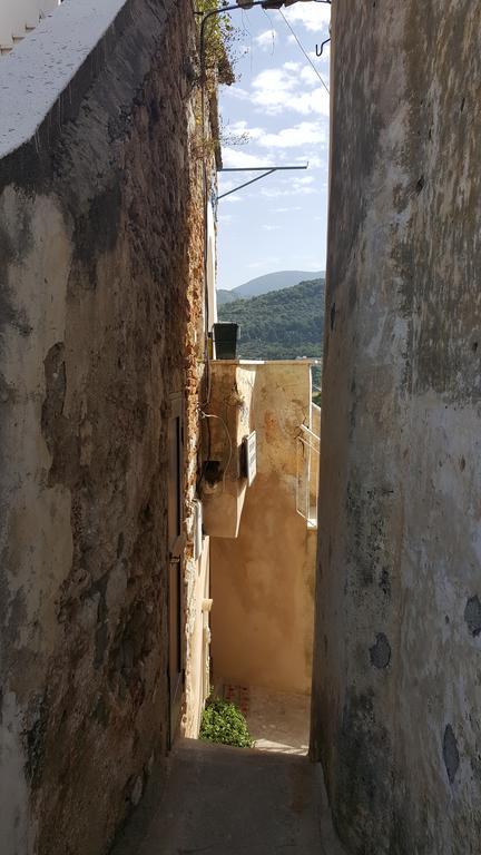 Torrione San Lorenzo Terracina Esterno foto