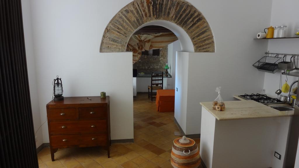 Torrione San Lorenzo Terracina Esterno foto